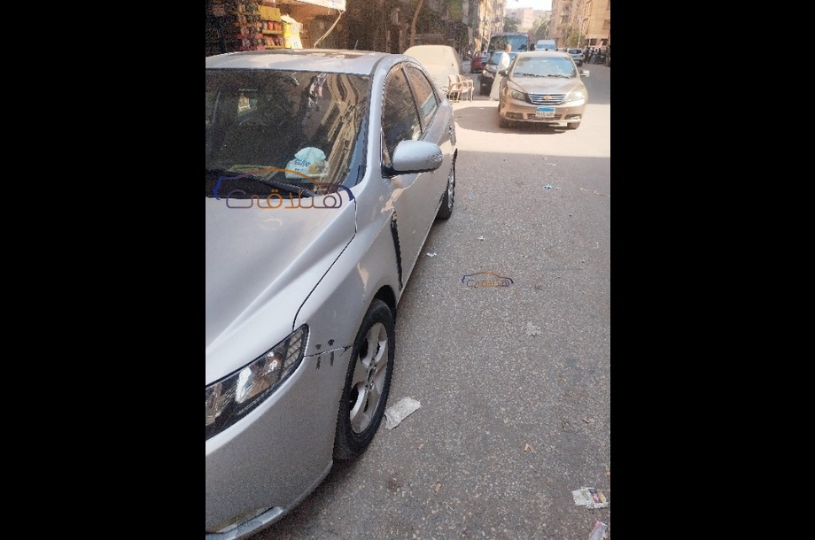 Cerato Kia فضي