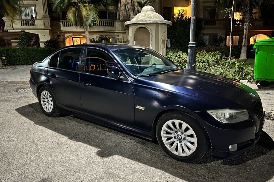 320 BMW Dark blue