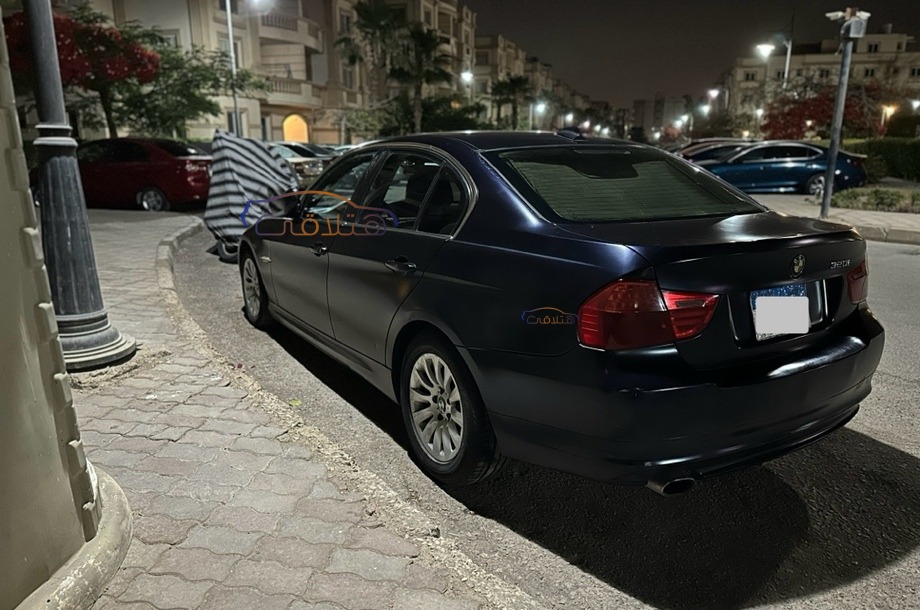 320 BMW Dark blue