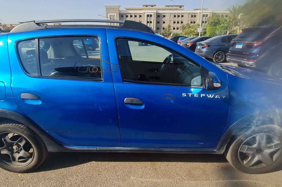 Sandero Step Way Renault أزرق