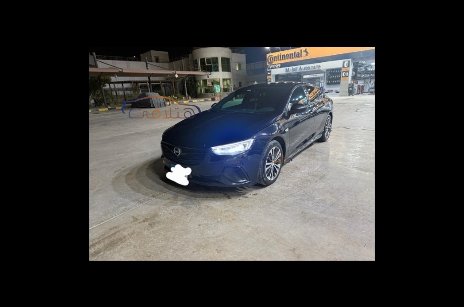 Insignia Opel الأزرق الداكن