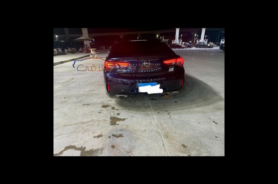 Insignia Opel الأزرق الداكن