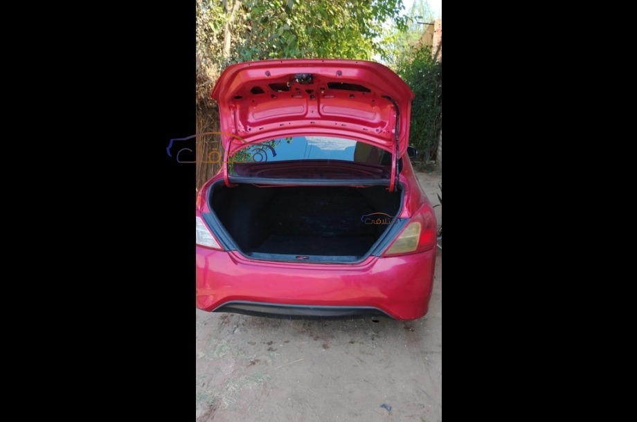 Sunny Nissan احمر