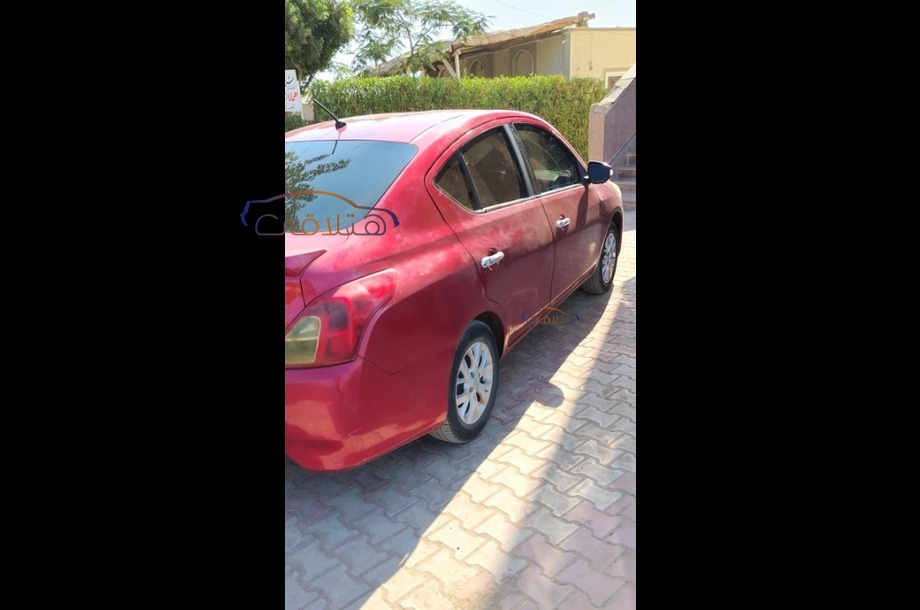 Sunny Nissan احمر