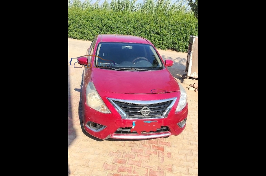 Sunny Nissan احمر