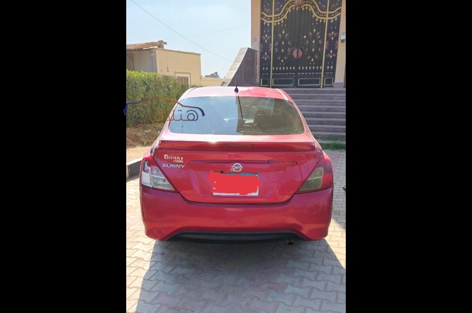 Sunny Nissan احمر