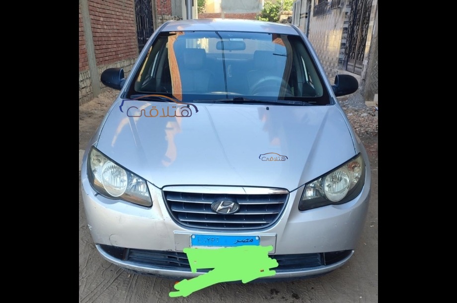 Elantra Hyundai فضي