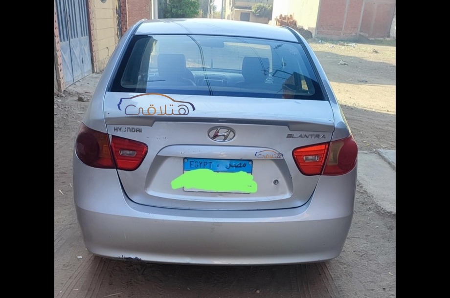 Elantra Hyundai فضي