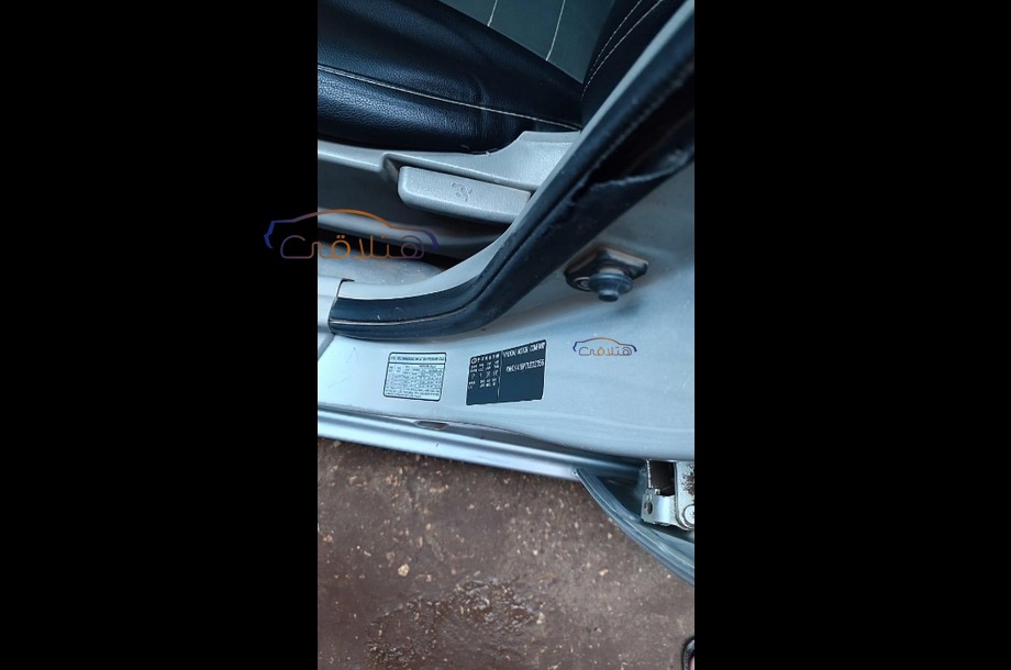 Elantra Hyundai فضي