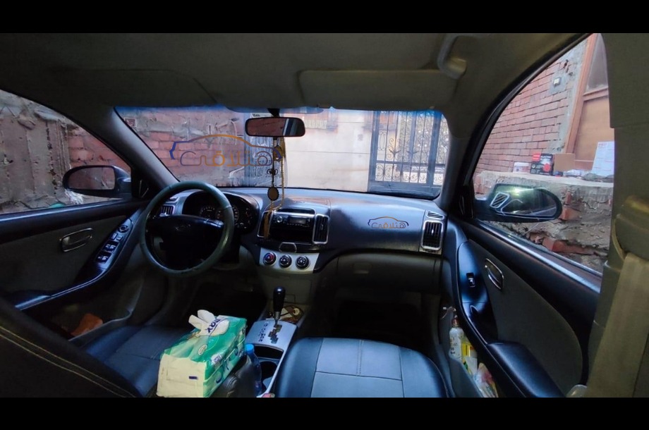 Elantra Hyundai فضي