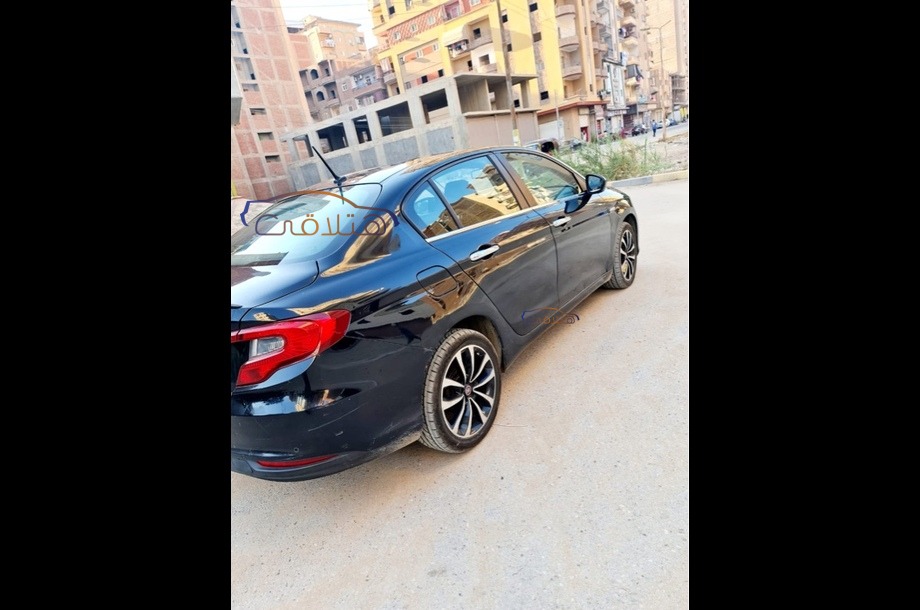 Tipo Fiat أسود