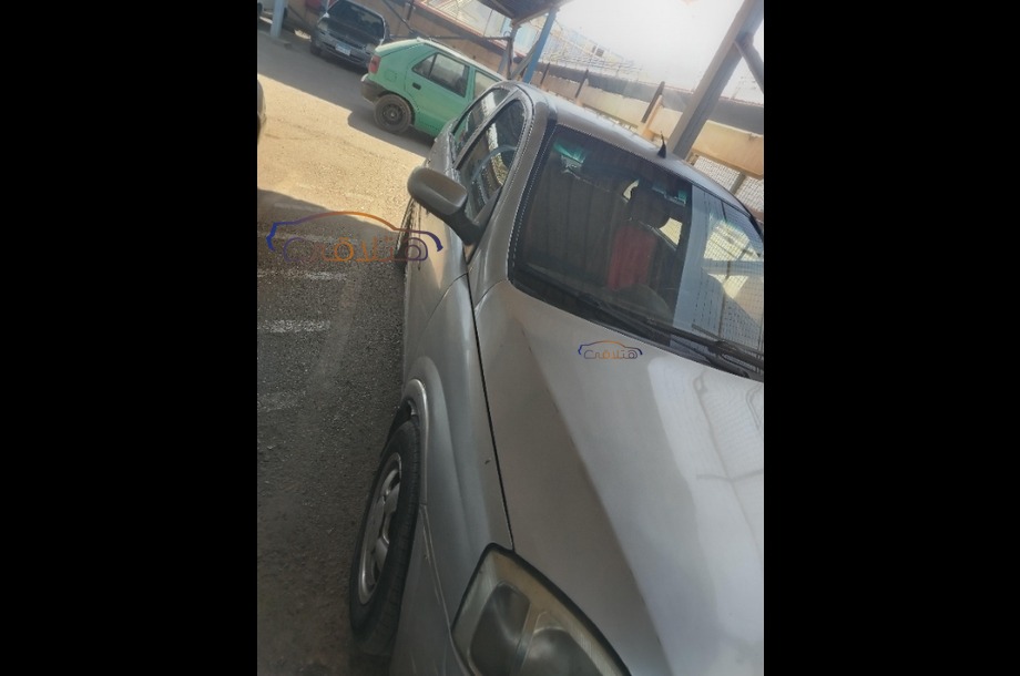Corsa Opel فضي