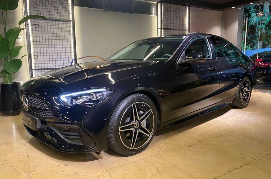 C 200 Mercedes أسود