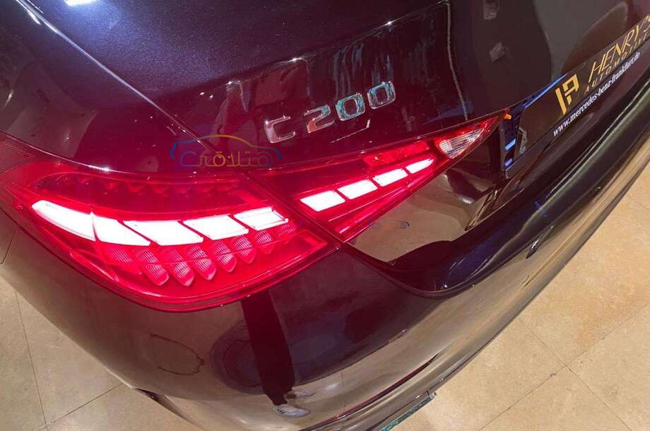 C 200 Mercedes أسود
