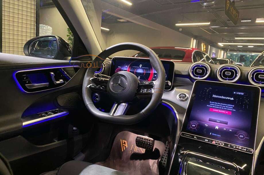 C 200 Mercedes أسود