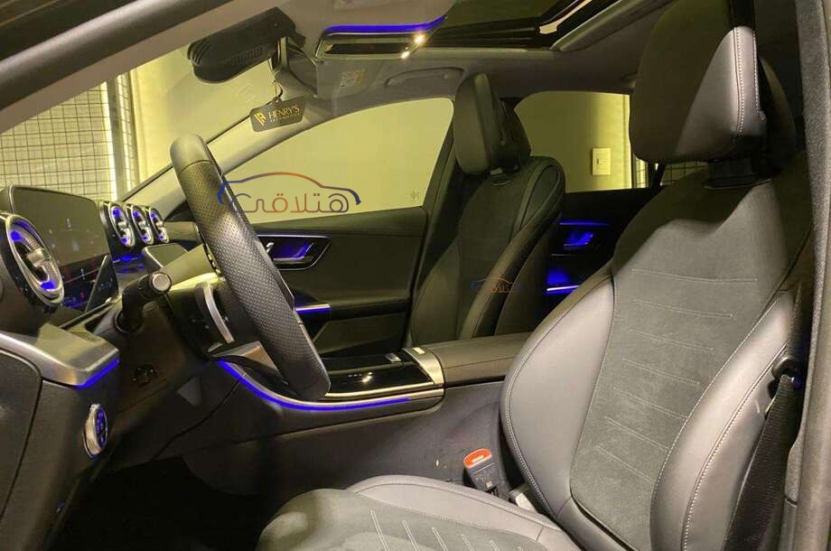 C 200 Mercedes أسود