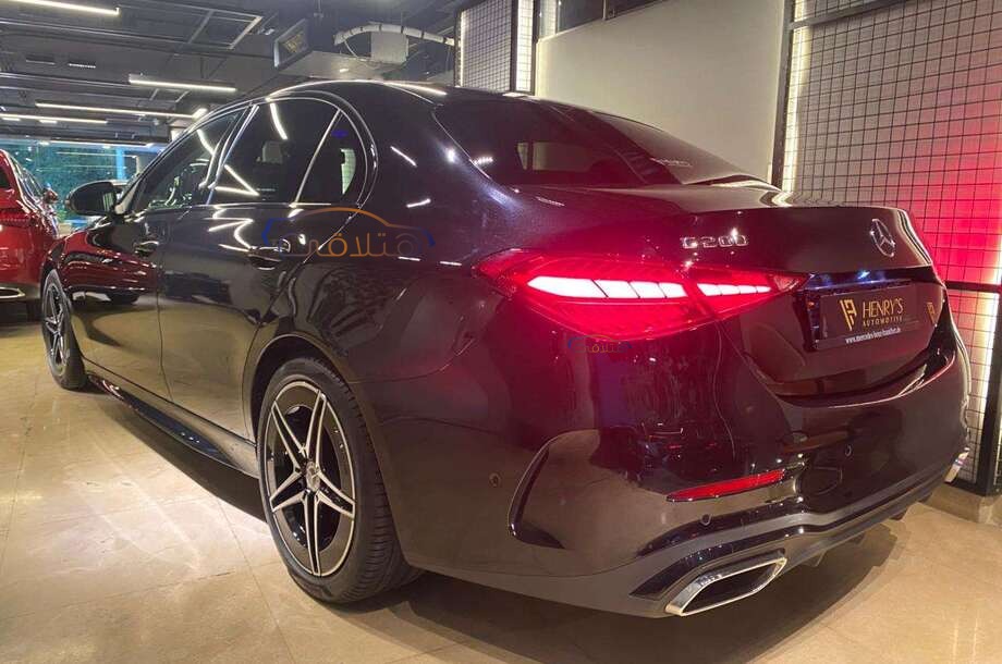 C 200 Mercedes أسود