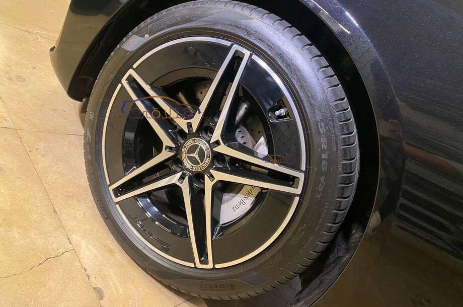 C 200 Mercedes أسود