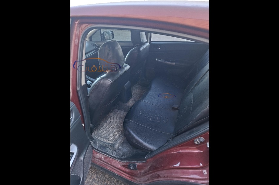 XV Subaru احمر غامق