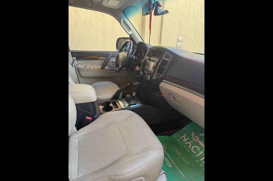 Pajero Mitsubishi Brown