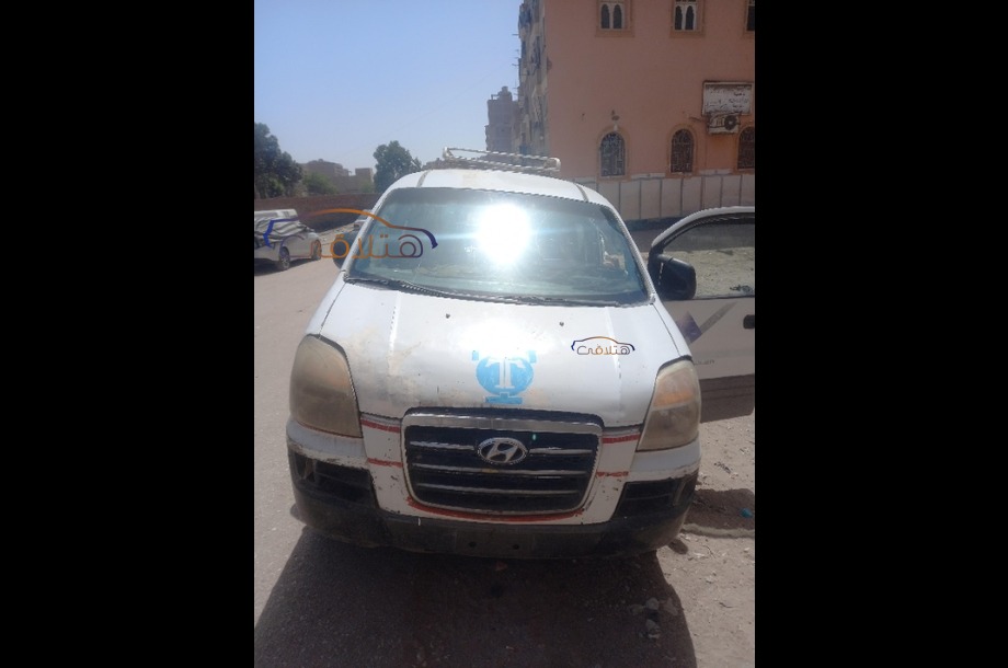 H1 Hyundai أبيض