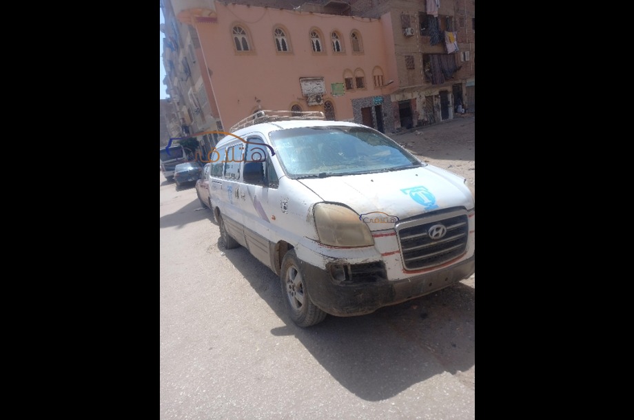H1 Hyundai أبيض