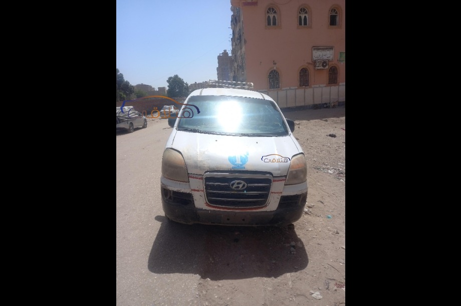 H1 Hyundai أبيض