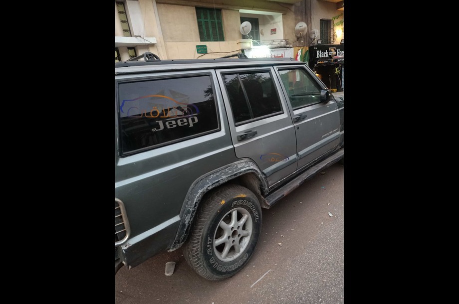 Cherokee Jeep Dark grey
