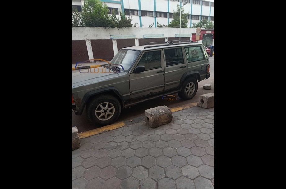 Cherokee Jeep Dark grey