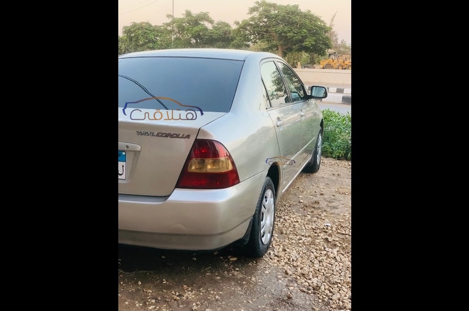 Corolla Toyota ذهبي