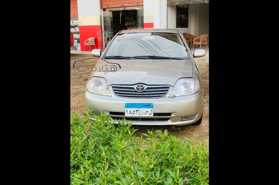 Corolla Toyota ذهبي