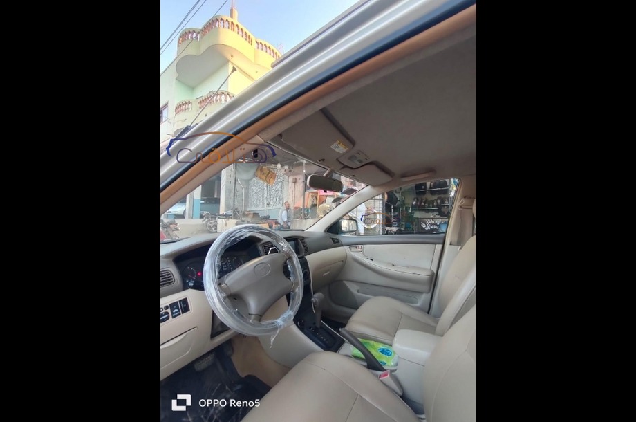 Corolla Toyota ذهبي