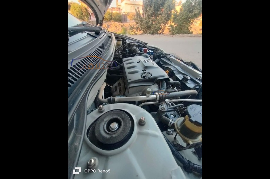 Corolla Toyota ذهبي