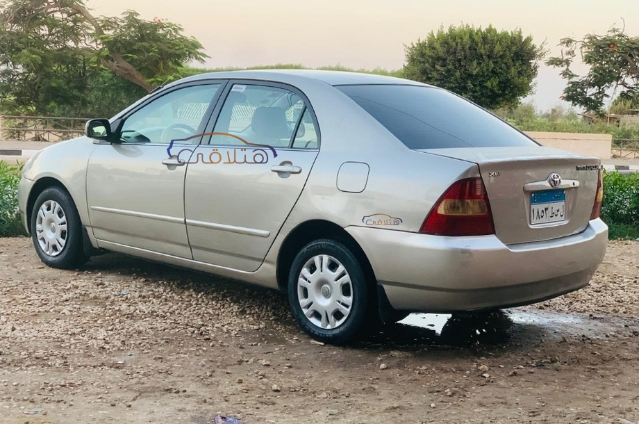 Corolla Toyota ذهبي