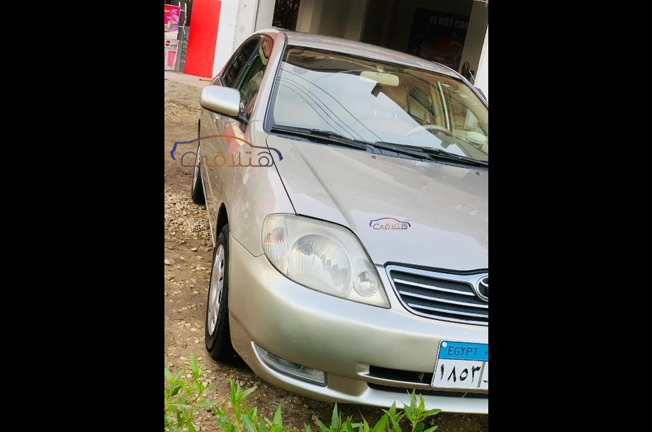 Corolla Toyota ذهبي