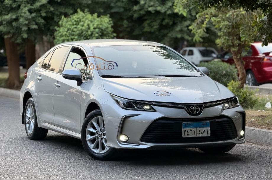 Corolla Toyota فضي