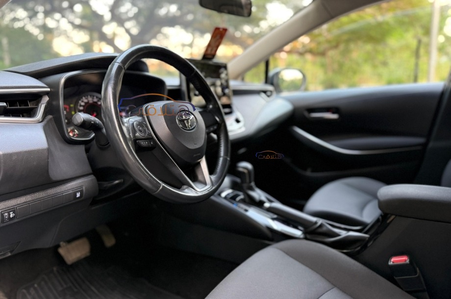 Corolla Toyota فضي