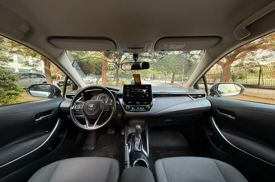 Corolla Toyota فضي