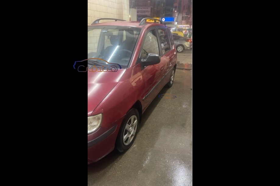 Matrix Hyundai احمر