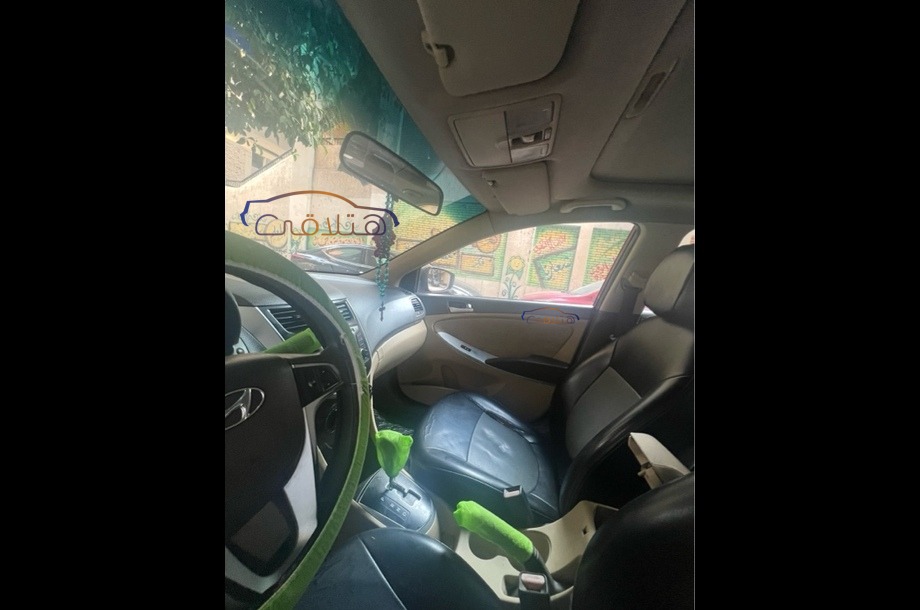 Accent RB Hyundai Dark red