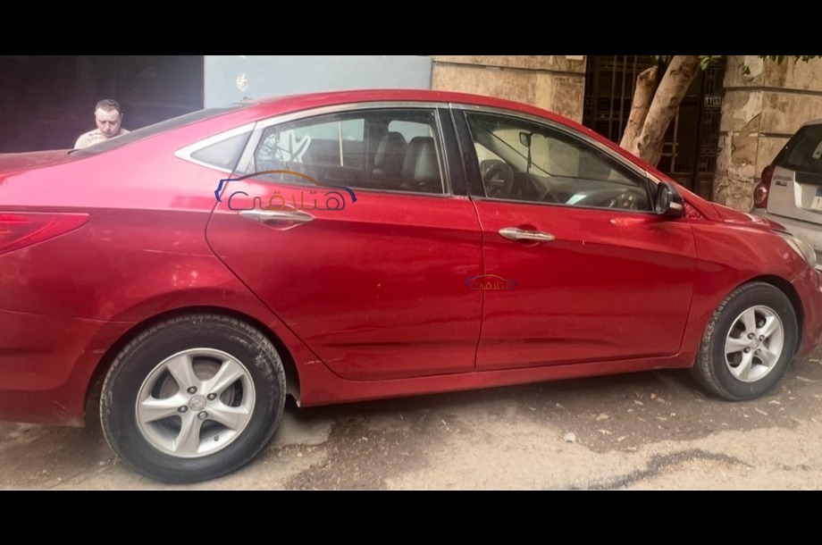 Accent RB Hyundai Dark red