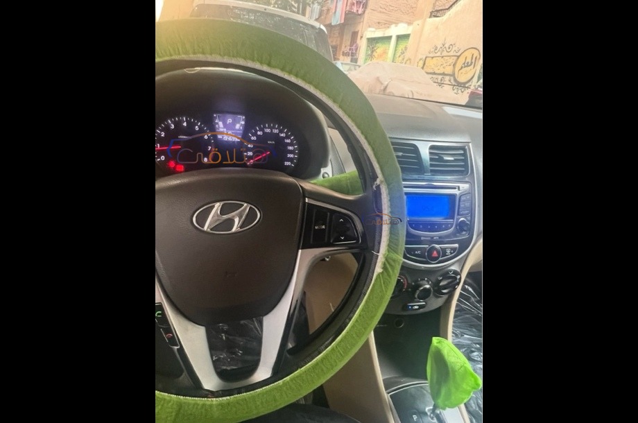 Accent RB Hyundai Dark red