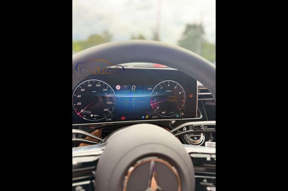 E 200 Mercedes أسود