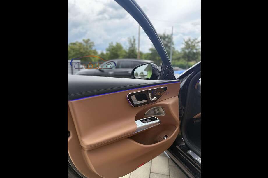 E 200 Mercedes أسود