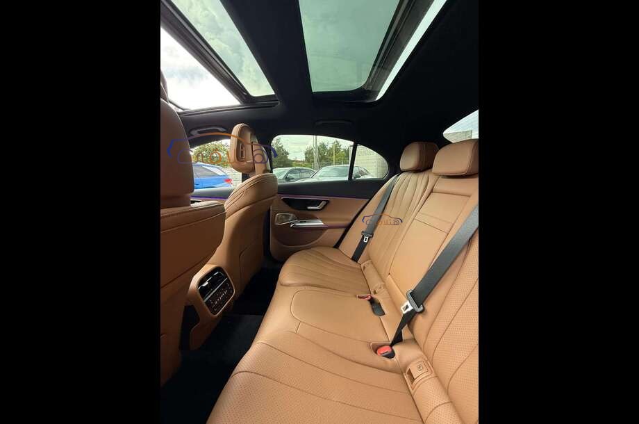 E 200 Mercedes أسود