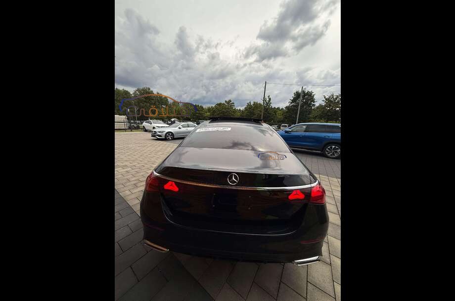 E 200 Mercedes أسود