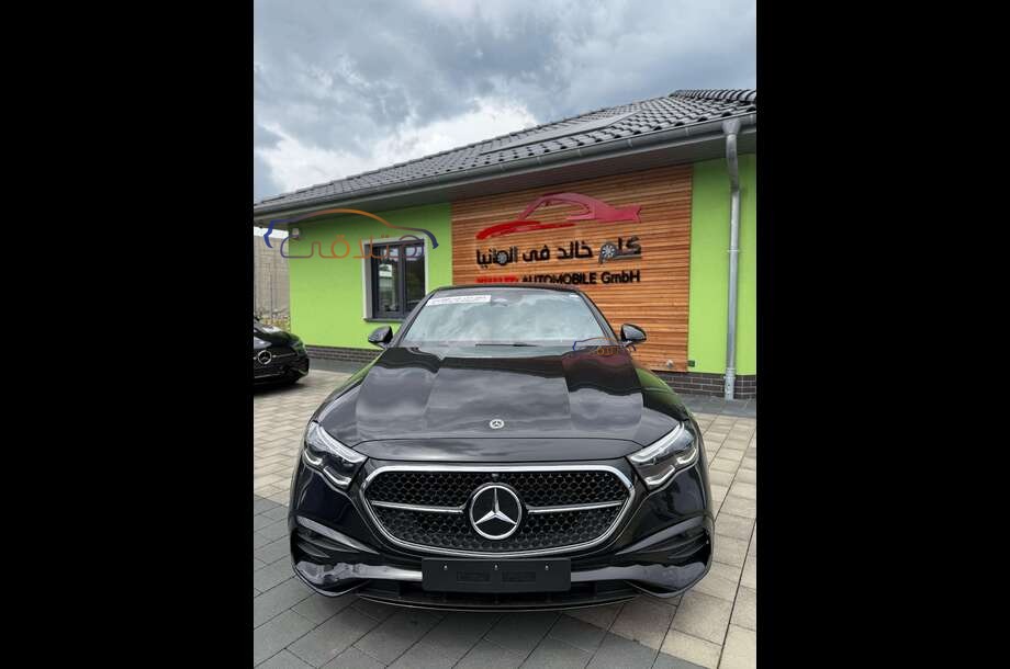 E 200 Mercedes أسود