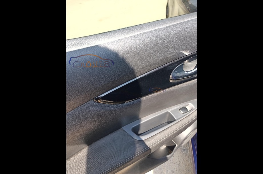 Qashqai Nissan أزرق