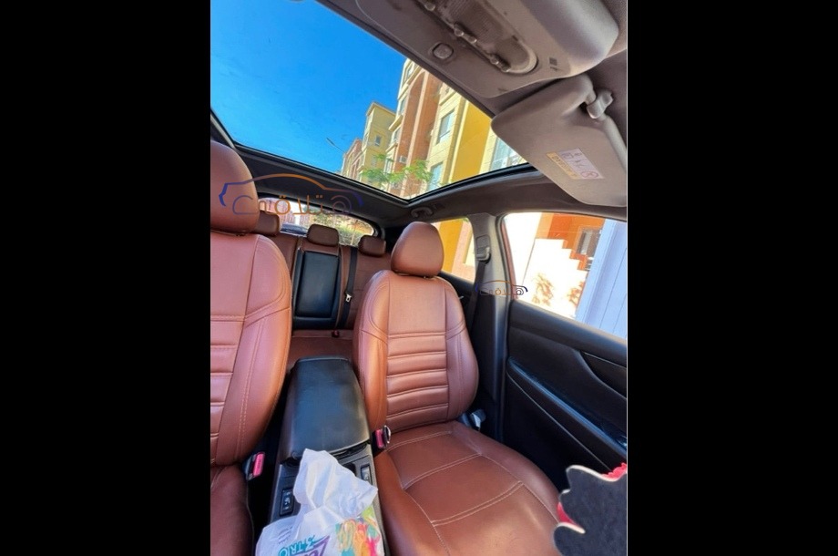 Qashqai Nissan احمر غامق