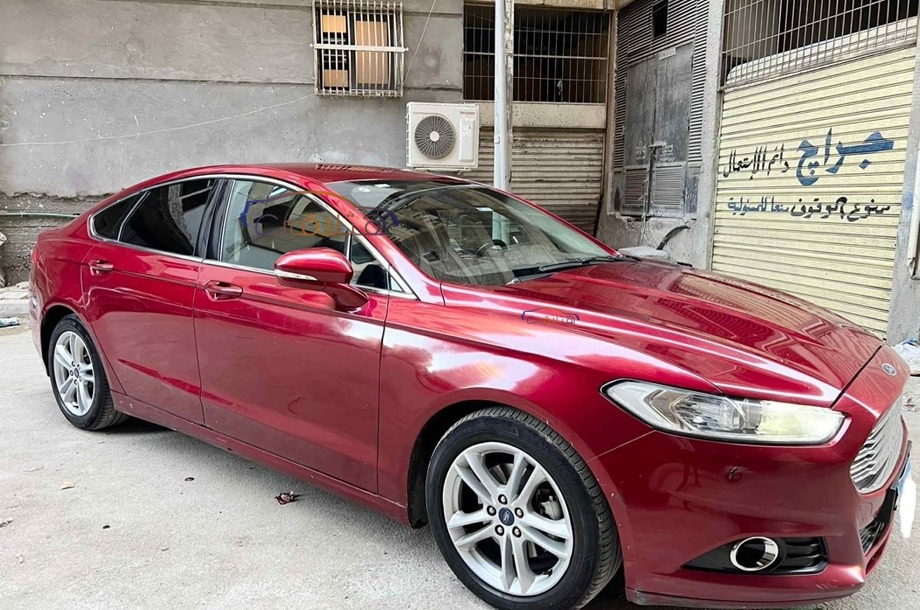 Fusion Ford احمر
